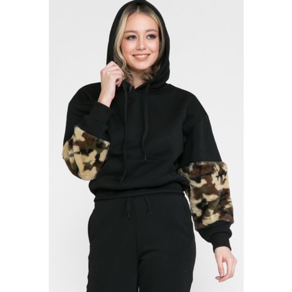 LAST ONE!🖤 Olive Camo Faux Fur 🖤 Women's & Youth Set - Picture 5 of 5